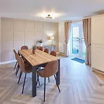 Host & Stay - Redsky House